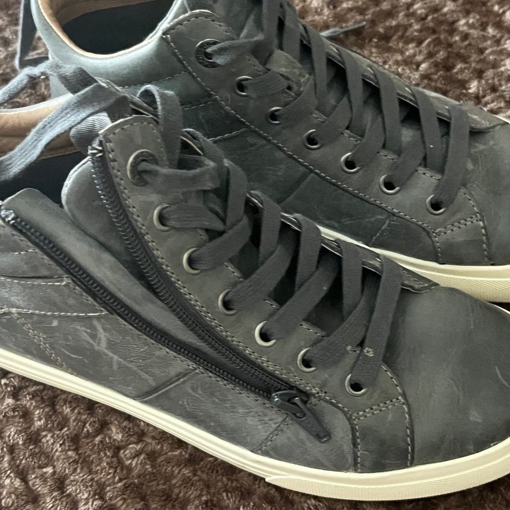 Taos Footwear Gray Ankle Boots